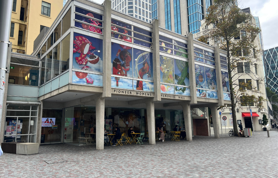 Auckland has some free places to hang out, but they are hardly used