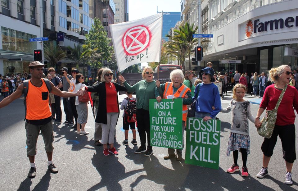 'Our right to rebel' - extinction protest blocks Auckland street